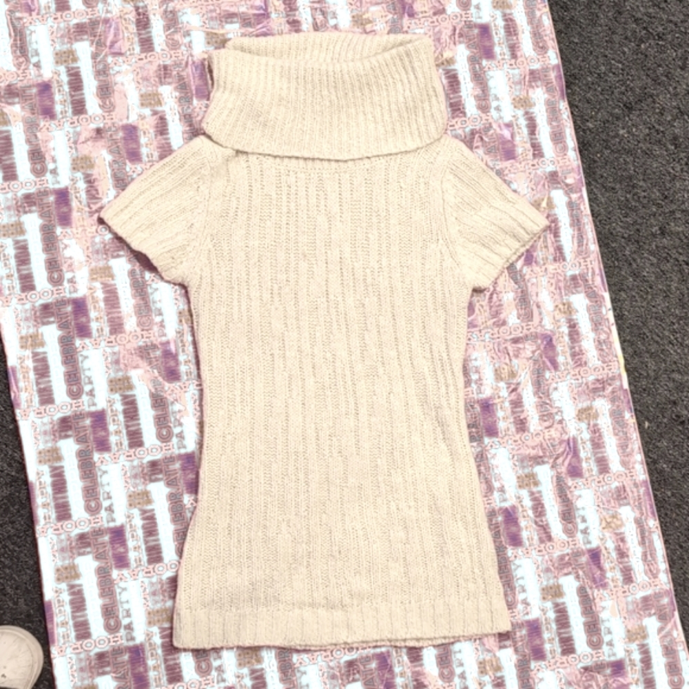 Cream wool blend short sleeve knit turtleneck sweater M soft fuzzy Ruby Moon